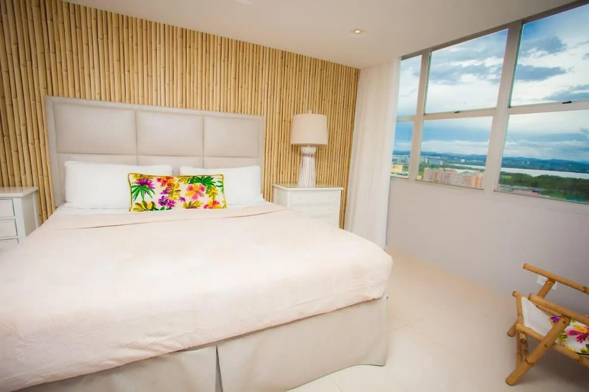 2Br Gem Ocean Front Building Isla Verde Beach サンジョアン アパート